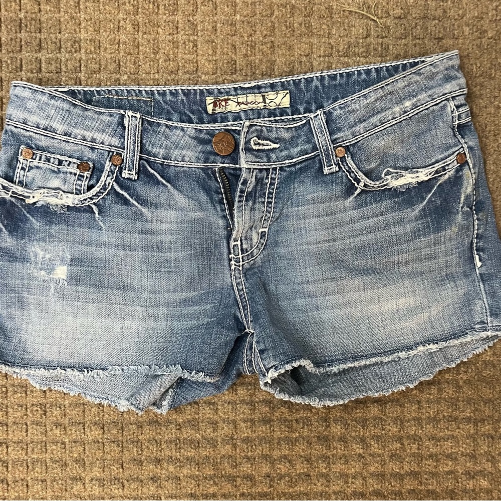 BKE MADISON JEAN SHORTS LOW RISE SIZE 27